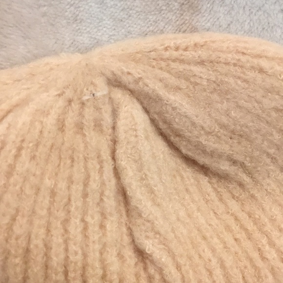 Steve Madden Woolen Knit Cap Peach and Pearl Accents NWT OSFM - Picture 10 of 11